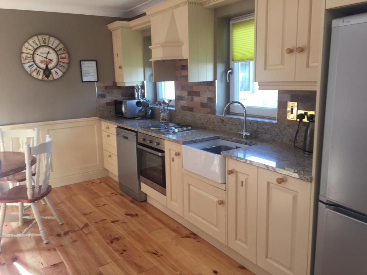 Дома для отпуска Kilcloon Self Catering Cottages & Studios Мейнут-40