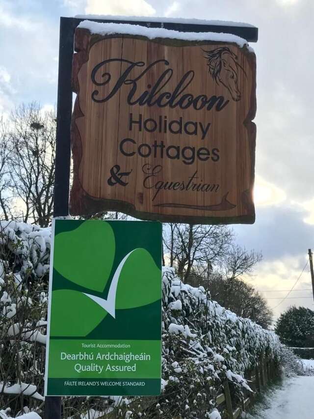 Дома для отпуска Kilcloon Self Catering Cottages & Studios Мейнут-8